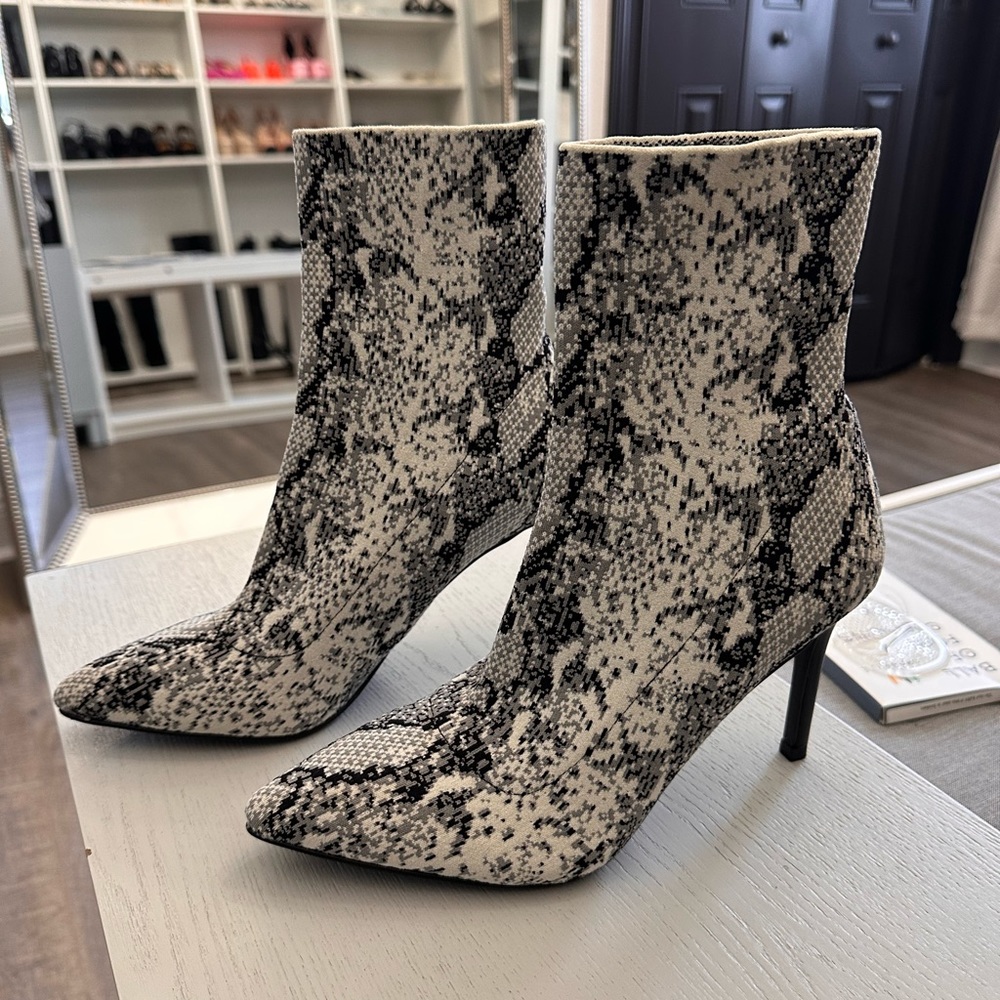 Steve Madden animal print sock heeled boots they fit like a size 7